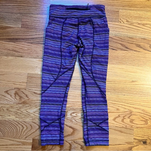 Lululemon purple crop leggings size 4 - Picture 3 of 4